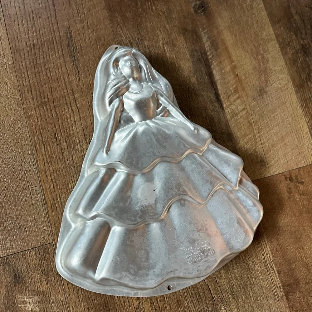 Wilton Silver Barbie 1995 special edition Doll Dress Cake Pan